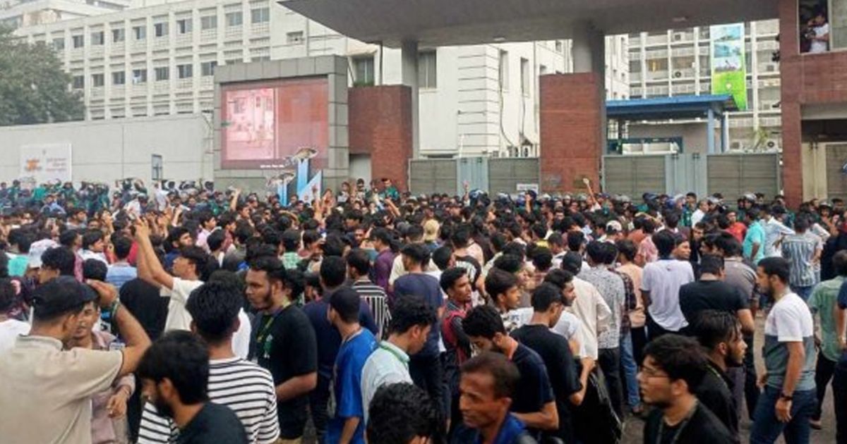 সচিবালয়ে প্রবেশের চেষ্টা শিক্ষার্থীদের, পুলিশের বাধা