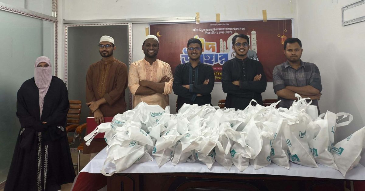 ঢাকায় অবস্থানরত দুই শতাধিক শিক্ষার্থীকে জকসুর ঈদ উপহার
