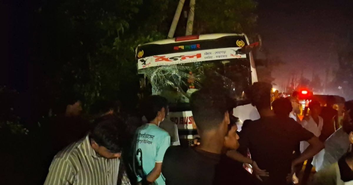 কর্ণফুলীতে লেগুনা-বাসের মুখোমুখি সংঘর্ষে নিহত ৩