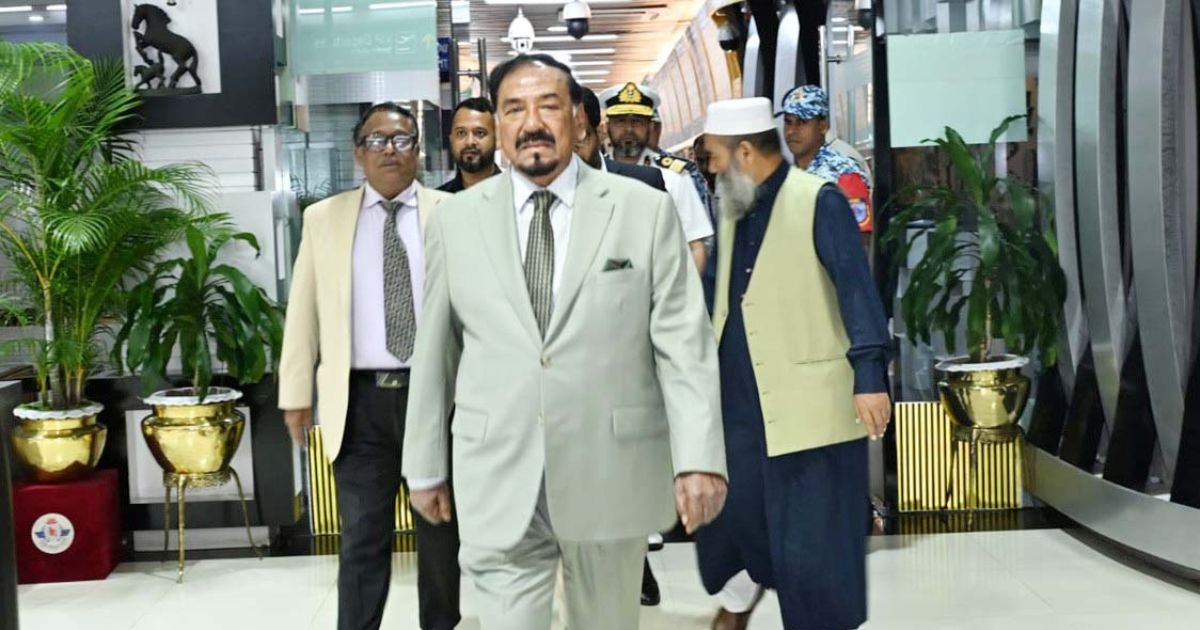 খামেনির জানাজায় অংশগ্রহণ শেষে দেশে ফিরেছেন স্পিকার