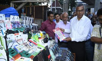 পকেটে ছিল না নগদ টাকা, কিউআর স্ক্যানেই পণ্য কিনলেন গভর্নর