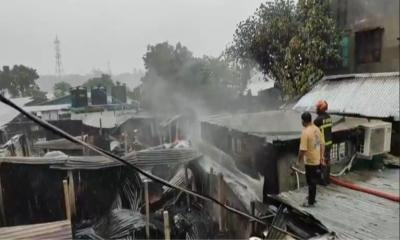 কাপাসিয়া বাজারে ভয়াবহ অগ্নিকাণ্ডে সোয়া কোটি টাকার ক্ষয়ক্ষতি