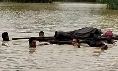 বন্যায় ডুবে গেল পারিবারিক কবরস্থান, ভাসিয়ে নেওয়া হলো দূরের গোরস্থানে