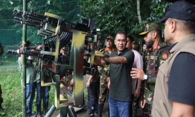 বিস্তীর্ণ জঙ্গলে সেনাবাহিনীর গ্রীষ্মকালীন মহড়া পরিদর্শনে প্রধানমন্ত্রী