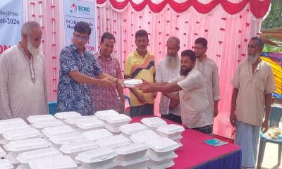 বোদায় চার শতাধিক মানুষের মাঝে খাবার বিতরণ