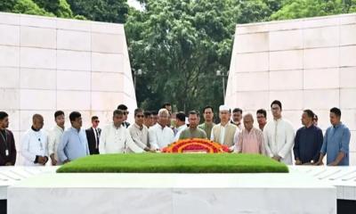 জিয়াউর রহমানের সমাধিতে শ্রদ্ধা নিবেদন করলেন প্রধানমন্ত্রী