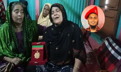 যার দায়িত্ব ছিল অন্যের লাশ উদ্ধার, সেই ডুবুরির নিথর দেহের অপেক্ষায় মা