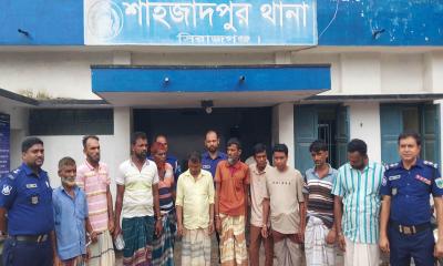 শাহজাদপুরে গভীর রাতে ১০ জুয়াড়ি আটক