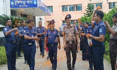 রাজকীয় বিদায়ে অবসরে গেলেন টুঙ্গিপাড়া থানার এসআই ছবির উদ্দিন
