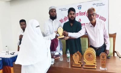 পোরশায় দুর্নীতি প্রতিরোধ বিষয়ক বিতর্ক প্রতিযোগিতায় শিশা উচ্চ বিদ্যালয় চ্যাম্পিয়