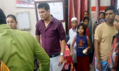 দুমকিতে পাগলা কুকুরের তাণ্ডব, শিশুসহ আহত অন্তত ১০