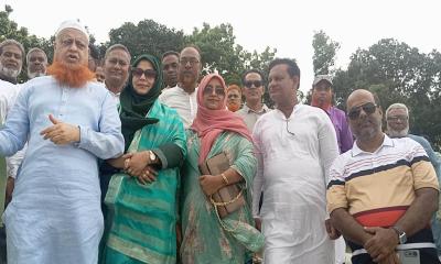 নদীভাঙনের সংবাদ পেয়ে নন্দপাড়ায় ছুটে গেলেন এমপি লাভলু