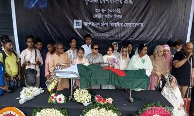 কেন্দ্রীয় শহীদ মিনারে মুস্তাফা মনোয়ারকে সর্বস্তরের শেষ শ্রদ্ধা
