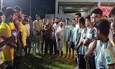দুমকিতে নাইট ফুটবল ম্যাচ অনুষ্ঠিত, দর্শকদের উপচে পড়া ভিড়