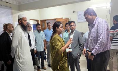 হঠাৎ দুই রাজস্ব সার্কেলে ডিসি ফরিদা, সরাসরি শুনলেন সেবা প্রত্যাশীদের অভিযোগ