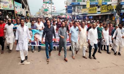 শ্রীপুরে আওয়ামী লীগের নৈরাজ্যের প্রতিবাদে শ্রমিকদলের বিক্ষোভ