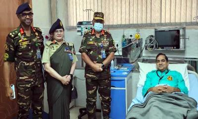 মুশফিকুল ফজল আনসারীকে দেখতে হাসপাতালে সেনাপ্রধান