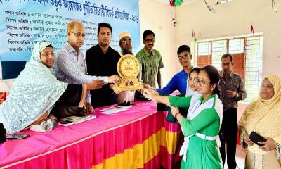 দুর্নীতির বিরুদ্ধে শিক্ষার্থীদের জোরালো লড়াই, পাথরঘাটায় জমজমাট বিতর্ক প্রতিযোগিতা