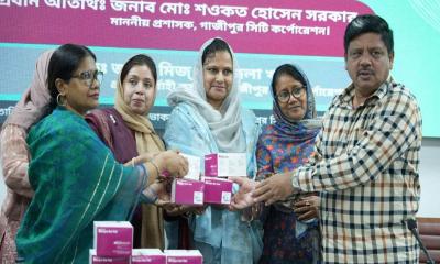 গাজীপুরে ডেঙ্গু প্রতিরোধে বিশেষ উদ্যোগ, স্বাস্থ্যসেবায় বিনামূল্যে কিট বিতরণ