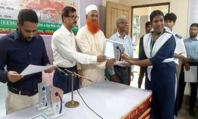 গাইবান্ধায় শিক্ষার্থীদের বিজ্ঞান প্রকল্প ও উদ্ভাবনী ধারণা প্রদর্শনী