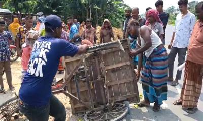 গাংনীতে কাভার্ড ভ্যানের ধাক্কায় নারী-শিশুসহ আহত ৭