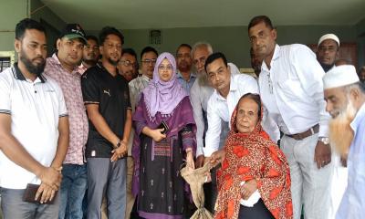 মাটিরাঙ্গায় টানা বর্ষণে ক্ষতিগ্রস্তদের মাঝে উপজেলা প্রশাসনের ত্রাণ বিতরণ