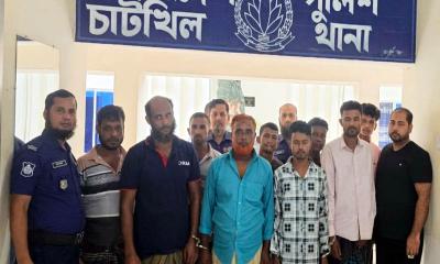 নোয়াখালীতে থাই জুয়ার আসর থেকে সাজাপ্রাপ্ত আসামিসহ গ্রেপ্তার ১০