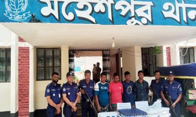 মহেশপুরে বিপুল পরিমাণ স্কাফ সিরাপ ও ইনজেকশনসহ আটক ৪