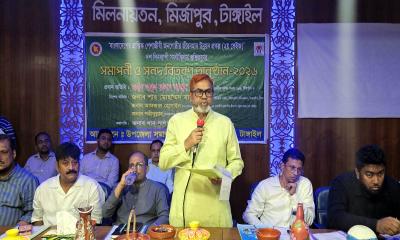 টাঙ্গাইলে প্রান্তিক পেশাজীবীর হাতে ১৮ হাজার টাকা করে অনুদান