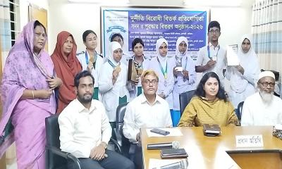 ফুলবাড়ীতে দুদকের দুর্নীতিবিরোধী বিতর্ক প্রতিযোগিতা অনুষ্ঠিত