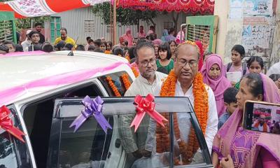চাঁদপুরে ৩৯ বছরের শিক্ষকতা শেষে প্রধান শিক্ষককে রাজকীয় বিদায়