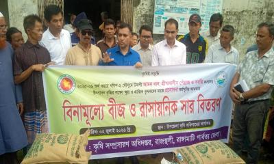 রাজস্থলীতে ৪০০ কৃষকের মাঝে প্রণোদনার বীজ ও সার বিতরণ
