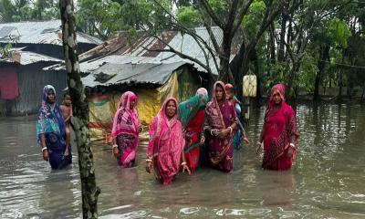 সন্দ্বীপে টানা বৃষ্টিতে জলাবদ্ধতা, চরম দুর্ভোগে জনজীবন