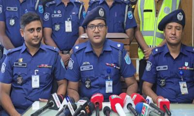 টাঙ্গাইলে গৃহবধূ হত্যা মামলায় মুয়াজ্জিন ও স্বর্ণ ব্যবসায়ী গ্রেপ্তার, লুণ্ঠিত মালামাল উদ্ধার
