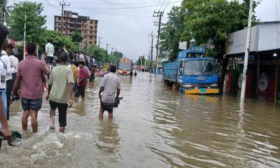 হাটহাজারীতে ভারী বর্ষণ ও পাহাড়ি ঢলে মহাসড়ক নিমজ্জিত, দুর্ভোগ চরমে