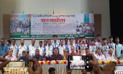 অনূর্ধ্ব-১৭ জাতীয় ফুটবল চ্যাম্পিয়ন মাগুরা দলকে সংবর্ধনা