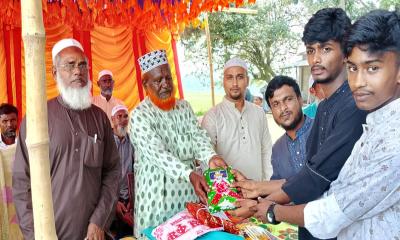 অশ্রুসিক্ত নয়নে প্রবীণ শিক্ষক মাওলানা মনিরুজ্জামানের বিদায়