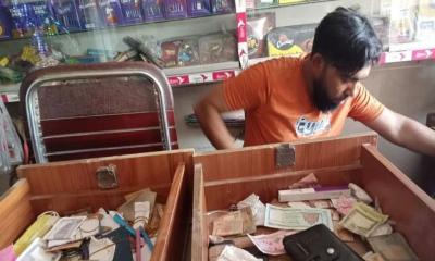 চৌগাছায় ফুল ব্যবসায়ীর দোকানের তালা ভেঙে দেড় লাখ টাকা চুরি