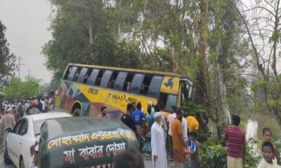 সিরাজগঞ্জে বাসের চাপায় অটোভ্যানের ৩ যাত্রী নিহত