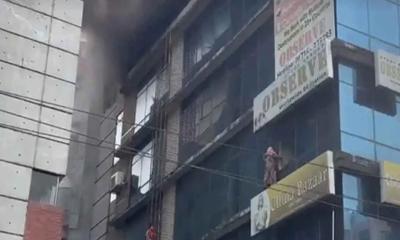 ধানমণ্ডির বহুতল ভবনে আগুন