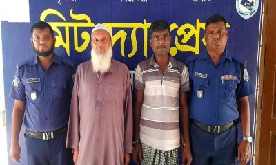 চাকরি দেওয়ার নামে অর্থ আত্মসাতের অভিযোগে মাদ্রাসা সুপার গ্রেপ্তার