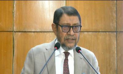 গল্পগুজব নয়, রোগীর চিকিৎসায় সর্বোচ্চ গুরুত্ব দিন