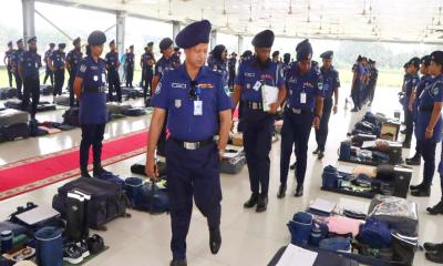 খুলনা জেলা পুলিশ লাইন্সে কিট প্যারেড অনুষ্ঠিত
