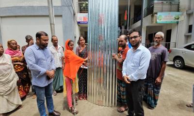 গোয়ালন্দে দুর্যোগে ক্ষতিগ্রস্ত পরিবারের মাঝে ঢেউটিন ও চেক বিতরণ