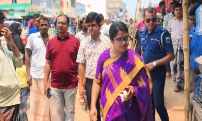 সাপাহার সদরে যানজট নিরসনে প্রশাসনের বিশেষ অভিযান