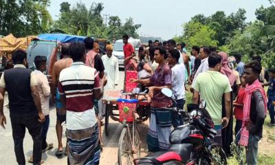 গাংনীতে সড়ক দুর্ঘটনায় শিশুসহ তিনজন নিহত