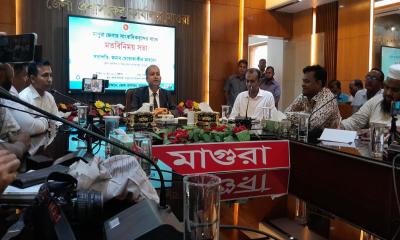 সাংবাদিকদের সঙ্গে মাগুরা জেলা প্রশাসকের মতবিনিময়