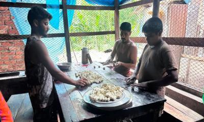 মাটিরাঙ্গায় লাইসেন্স ছাড়া মিষ্টি উৎপাদনের দায়ে কারখানাকে জরিমানা
