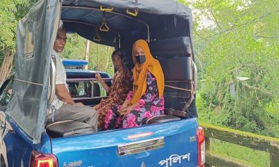 মাকে হত্যার পর ভাতিজাকে পুলিশ ডাকতে বললেন মেয়ে