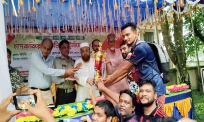 কুড়িগ্রামে মাদকবিরোধী ভলিবল টুর্নামেন্ট শেষে পুরস্কার বিতরণ